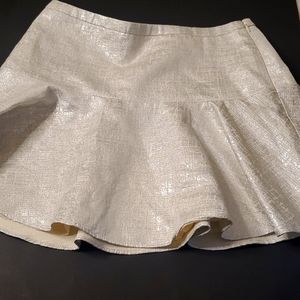 Like new Express White shimmery metallic pleated mini skirt .size 6